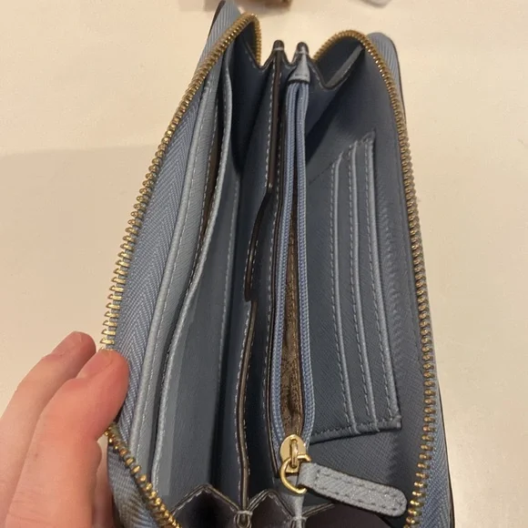 Michael Kors Two Tone Zip Around Wallet/Phone Case *MISSING WRISTLET STRAP* - Picture 4 of 9